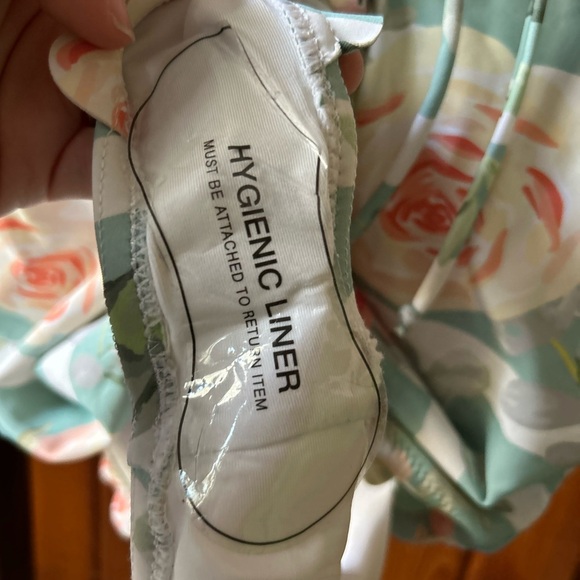 💜Cupshe NWT one piece floral stripped scallopped one swimsuit size medium💜 - Picture 4 of 8